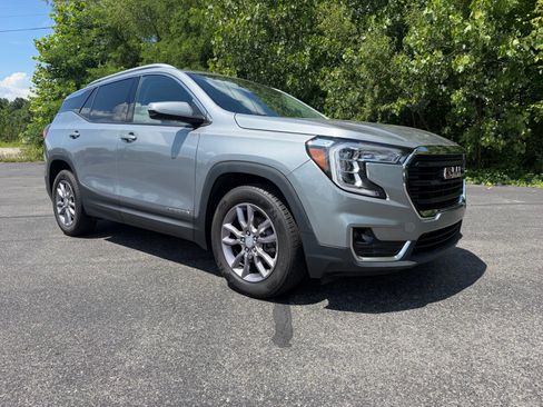 Used 2023 GMC Terrain SLT FWD image 3