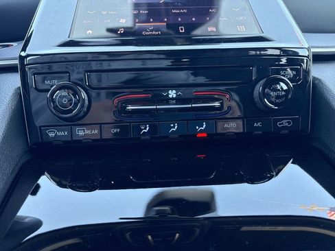 New 2026 Jeep Grand Cherokee L Laredo w/ MOPAR Finishing Package AWD/4WD image 19