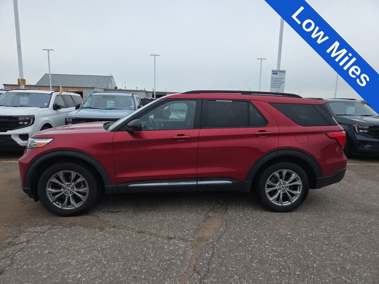 Used 2020 Ford Explorer XLT w/ Equipment Group 202A AWD/4WD image 2
