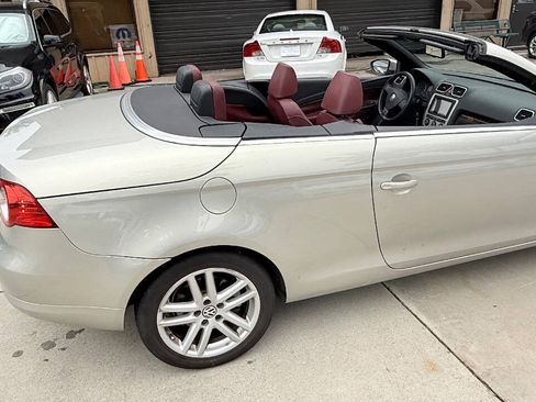 Used 2009 Volkswagen Eos Lux FWD image 16
