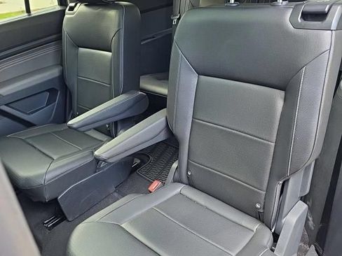 Certified 2023 Volkswagen Atlas SE w/ Panoramic Sunroof Package AWD/4WD image 3