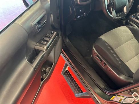 Certified 2022 Toyota Tacoma TRD Off-Road w/ Technology Package AWD/4WD image 9
