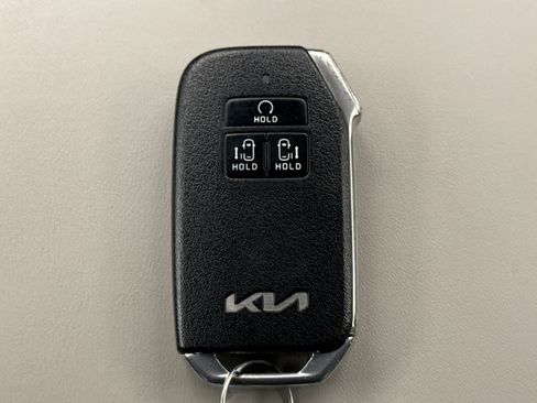 Used 2024 Kia Carnival EX FWD image 24