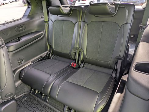 New 2025 Jeep Grand Cherokee L Altitude image 25