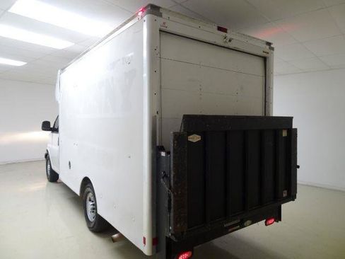 Used 2017 Chevrolet Express 3500 RWD image 4