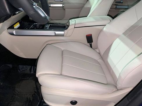 New 2026 Mercedes-Benz GLB 250 image 4