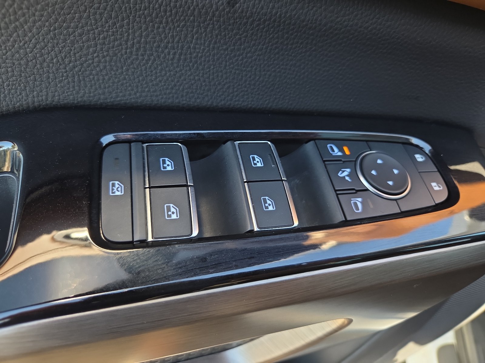 Used 2025 Nissan Pathfinder Platinum w/ Cargo Package AWD/4WD image 16