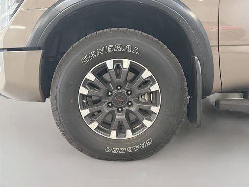 Used 2022 Nissan Titan PRO-4X w/ Pro-4x Convenience Package AWD/4WD image 33