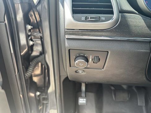 Used 2018 Jeep Grand Cherokee Limited image 17