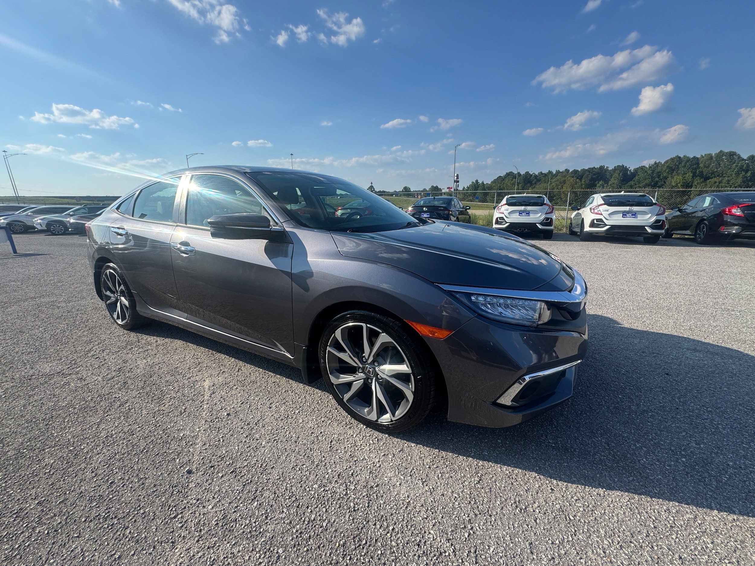 Used 2019 Honda Civic Touring image 2