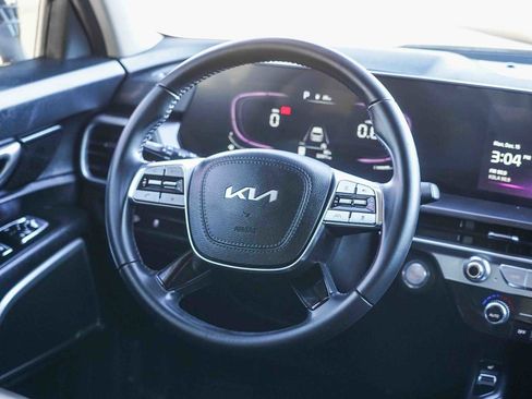 Used 2023 Kia Telluride S image 15