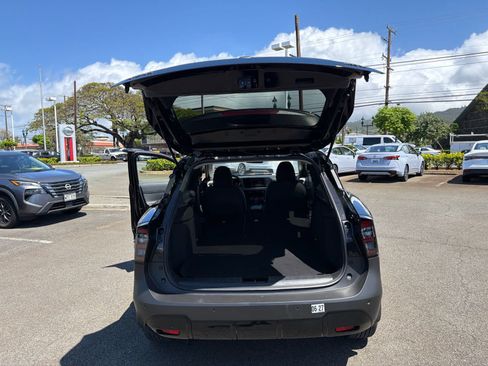 Used 2025 Nissan Kicks SV AWD/4WD image 9
