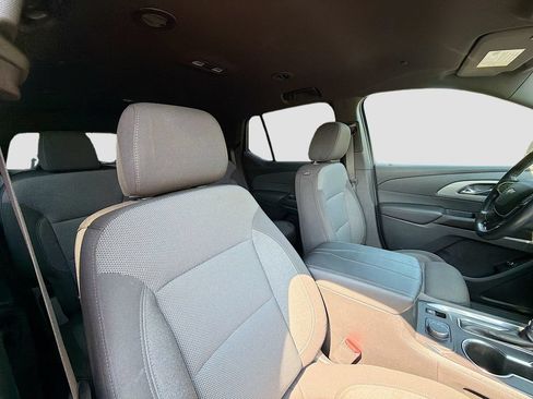 Used 2022 Chevrolet Traverse LT FWD image 27
