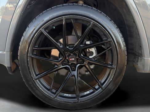 Used 2020 Jeep Grand Cherokee Altitude image 11