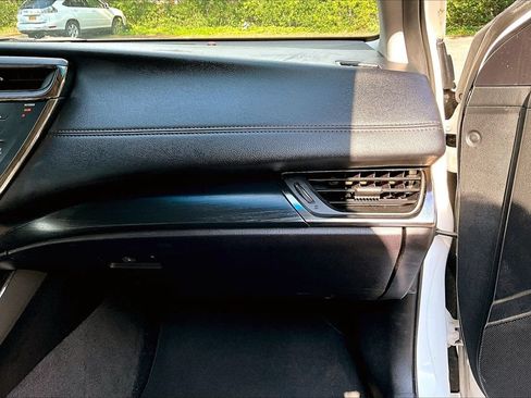 Used 2017 Toyota Avalon Touring FWD image 23