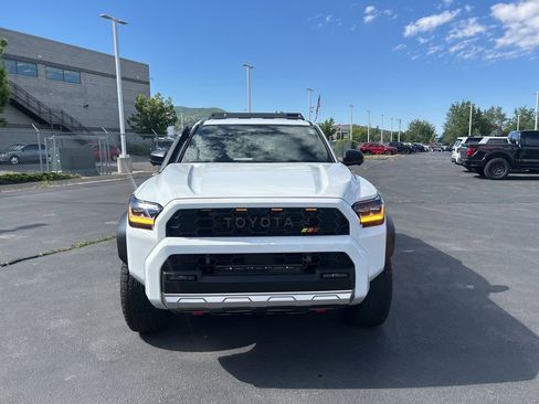 Used 2025 Toyota 4Runner Trailhunter AWD/4WD image 11