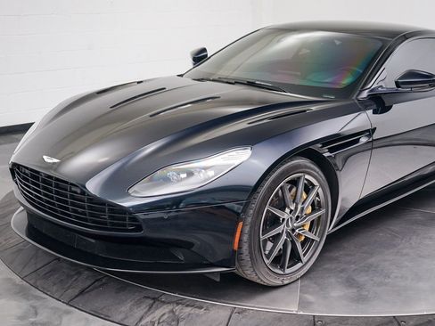 Used 2017 Aston Martin DB11 V12 RWD image 7