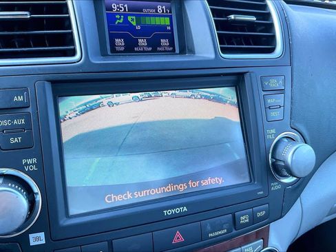 Used 2012 Toyota Highlander Limited w/ Tow Pkg FWD image 25