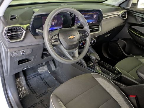 Used 2025 Chevrolet TrailBlazer LT AWD/4WD image 14