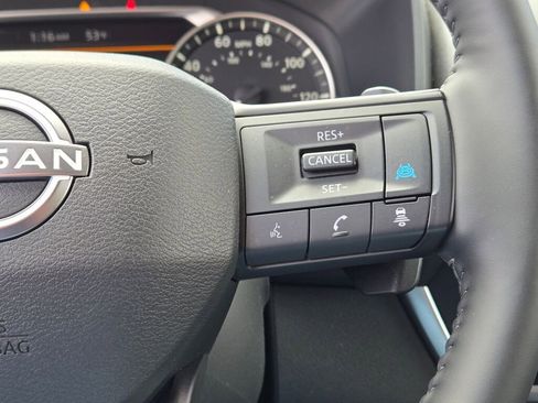 Used 2025 Nissan Rogue SV AWD/4WD image 30