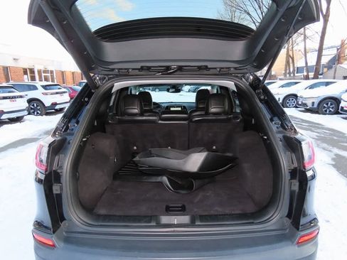 Used 2019 Jeep Cherokee Limited w/ Luxury Group image 13