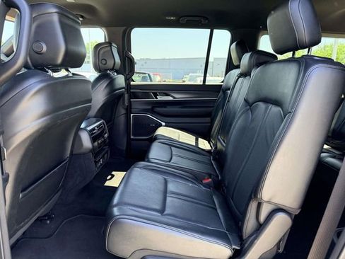 Used 2023 Jeep Wagoneer L Series II AWD/4WD image 13