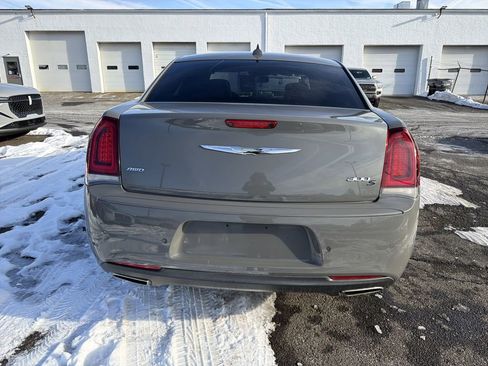 Used 2019 Chrysler 300 S w/ 300S Premium Group image 4