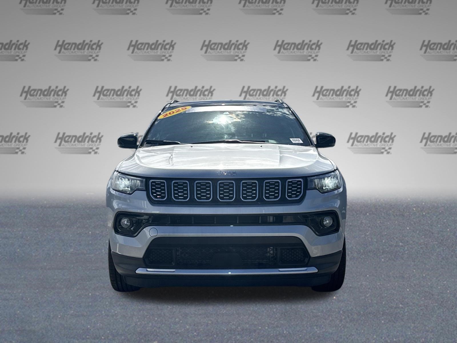 Used 2025 Jeep Compass Limited AWD/4WD image 3
