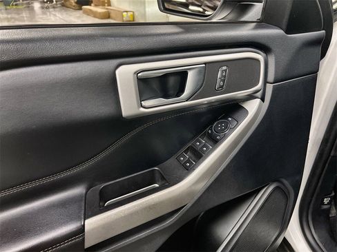 Used 2022 Ford Explorer XLT w/ Equipment Group 202A image 15