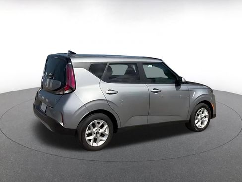 Used 2025 Kia Soul LX w/ LX Technology Package FWD image 10