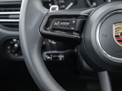 Certified 2026 Porsche Macan AWD/4WD image 15
