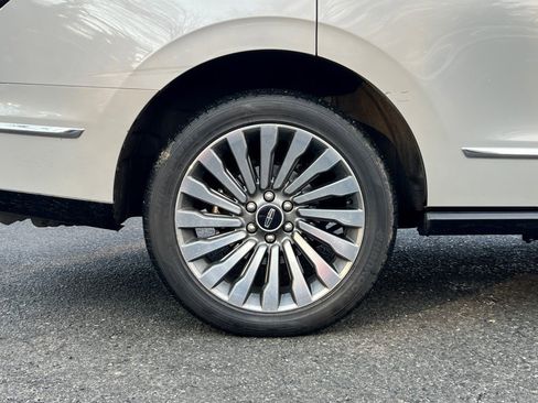 Used 2020 Lincoln Navigator Reserve w/ Equipment Group 208A Reserve image 6