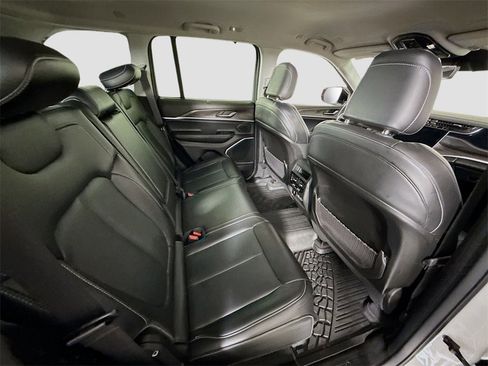 Used 2022 Jeep Grand Cherokee Limited w/ Luxury Tech Group II image 21