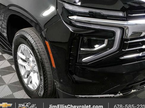 Used 2025 Chevrolet Suburban LT image 37