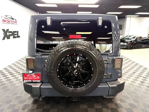 Used 2017 Jeep Wrangler Unlimited Sahara w/ Max Tow Package AWD/4WD image 13