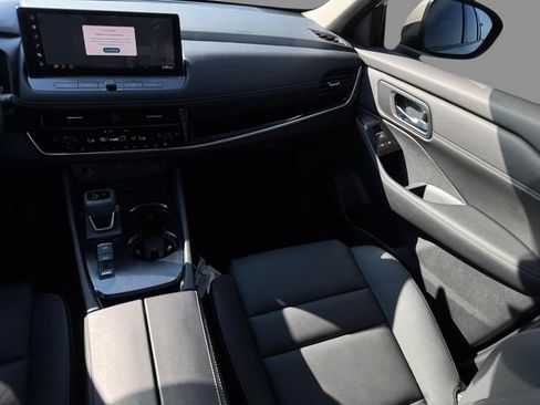 Certified 2025 Nissan Rogue SL w/ SL Premium Package FWD image 12