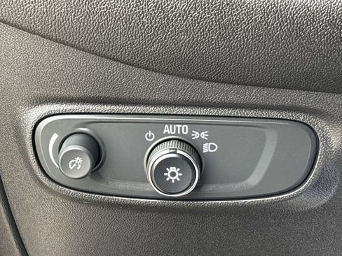 Used 2024 Chevrolet Equinox LS w/ LS Convenience Package image 21