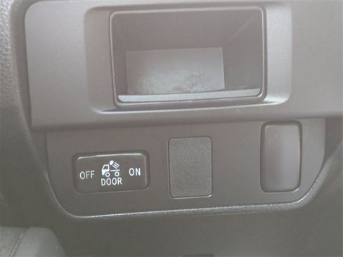 Used 2017 Toyota Tacoma SR image 24