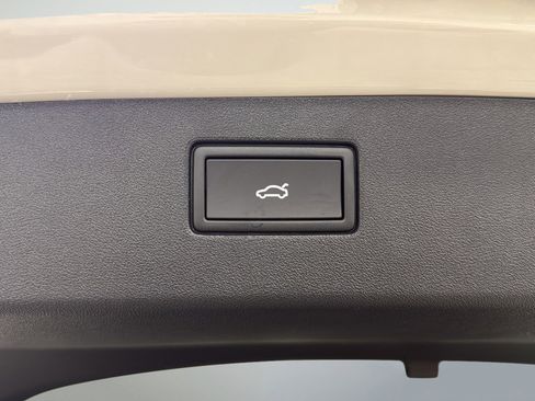 New 2026 Volkswagen Tiguan SE R-Line image 38