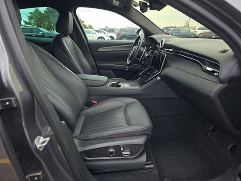 Used 2024 Maserati Grecale GT image 8