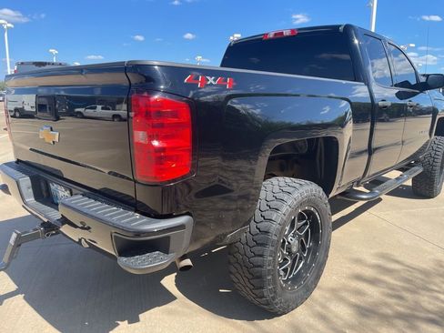 Used 2018 Chevrolet Silverado 1500 Custom w/ Trailering Package image 3