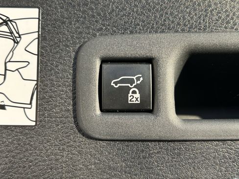 Certified 2024 Toyota Sienna Platinum image 26