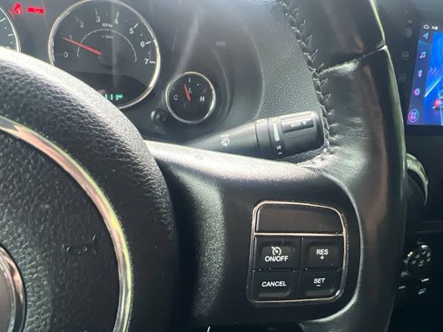 Used 2016 Jeep Wrangler Unlimited Rubicon AWD/4WD image 28
