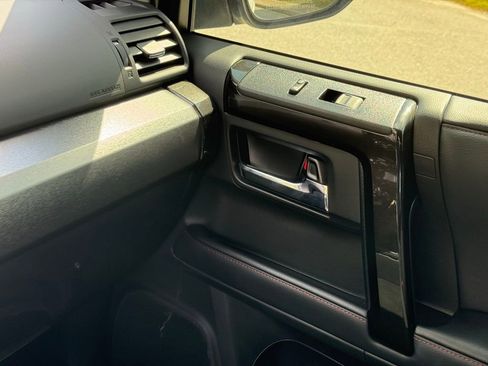 Used 2020 Toyota 4Runner TRD Off-Road image 37