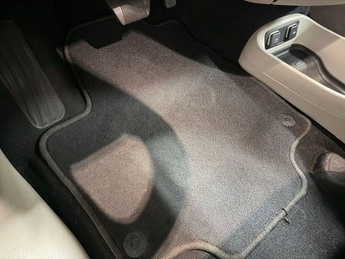 Used 2021 Chrysler Pacifica Touring-L FWD image 17