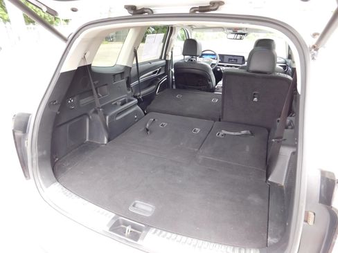 Used 2024 Kia Telluride AWD image 11