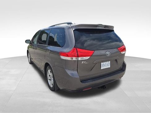 Used 2014 Toyota Sienna LE FWD image 10