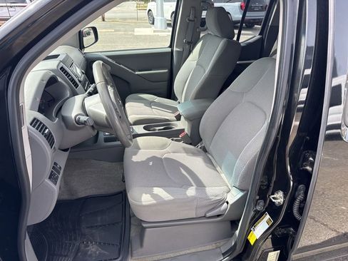 Used 2017 Nissan Frontier SV image 8