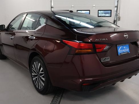 Used 2025 Nissan Altima 2.5 SV AWD/4WD image 5