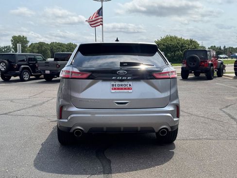Used 2021 Ford Edge Titanium w/ Equipment Group 301A FWD image 8